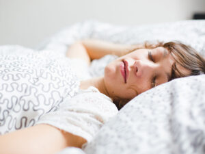woman sleeping bed weight loss